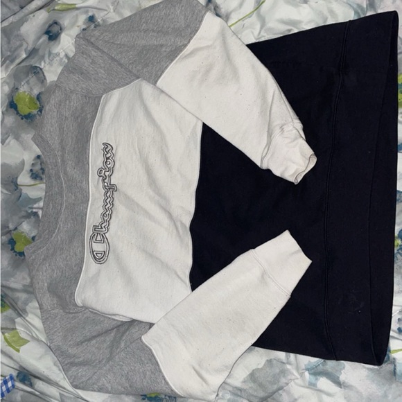 champion crewneck - Picture 2 of 2